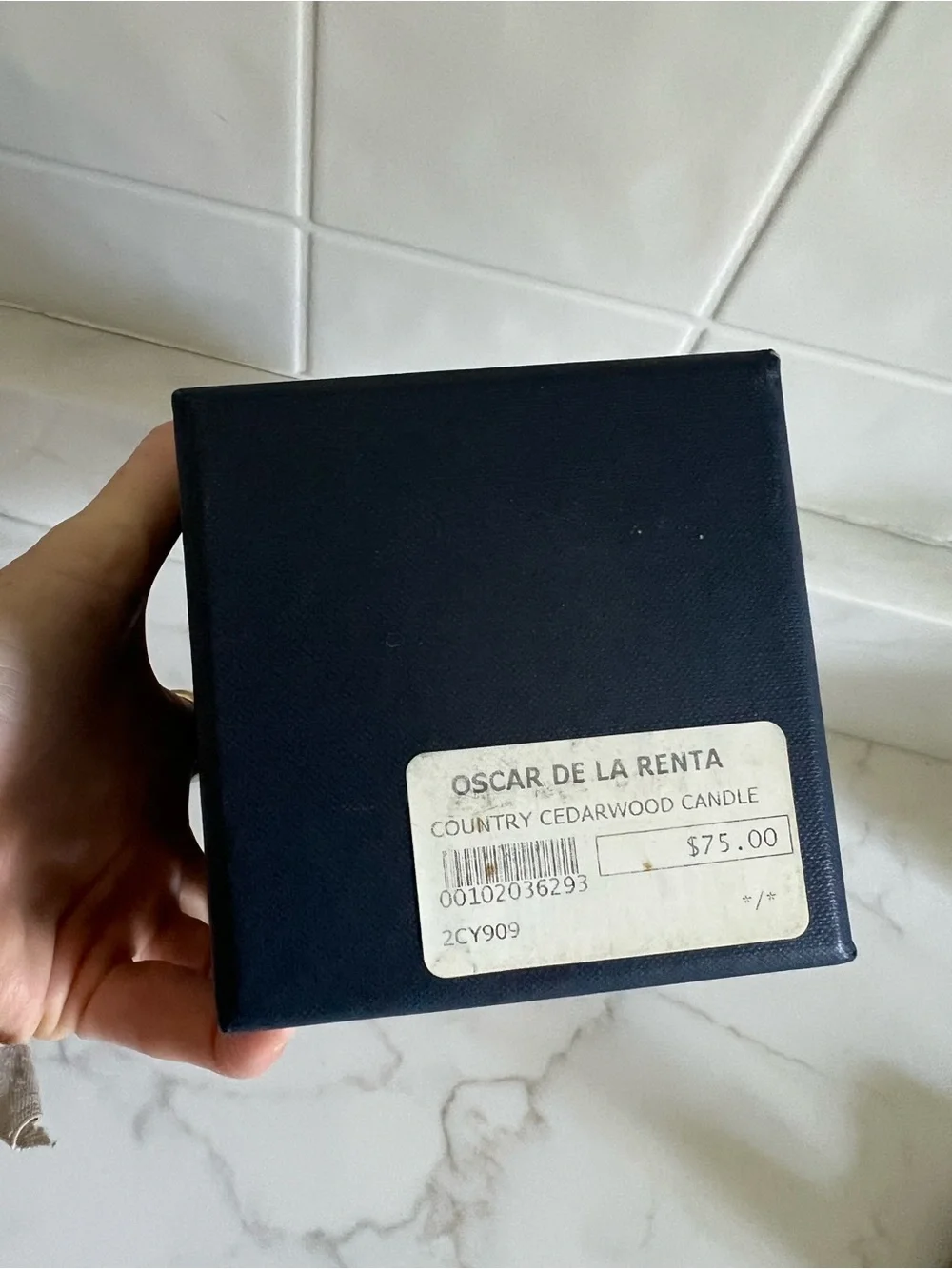 NIB Oscar de la Renta Country Cedarwood Candle